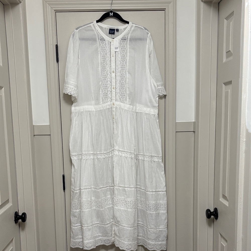 Beautiful GAP Women's White Eyelet Lace Dress